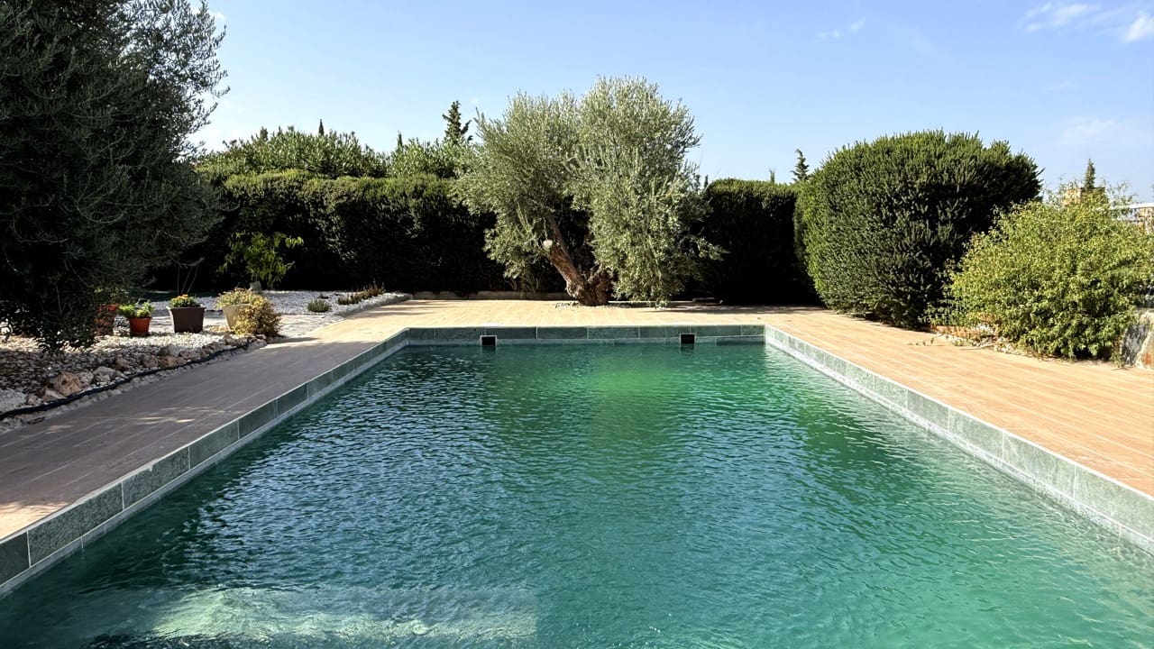 4 Zimmer Villa zu verkaufen in Las Gabias mit Pool Garage - 415.000 € (Ref: 10048429)