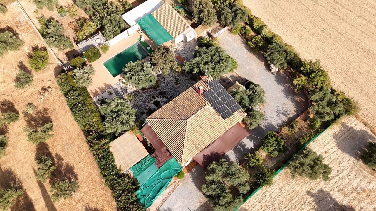 4 Zimmer Villa zu verkaufen in Las Gabias mit Pool Garage - 415.000 € (Ref: 10048429)