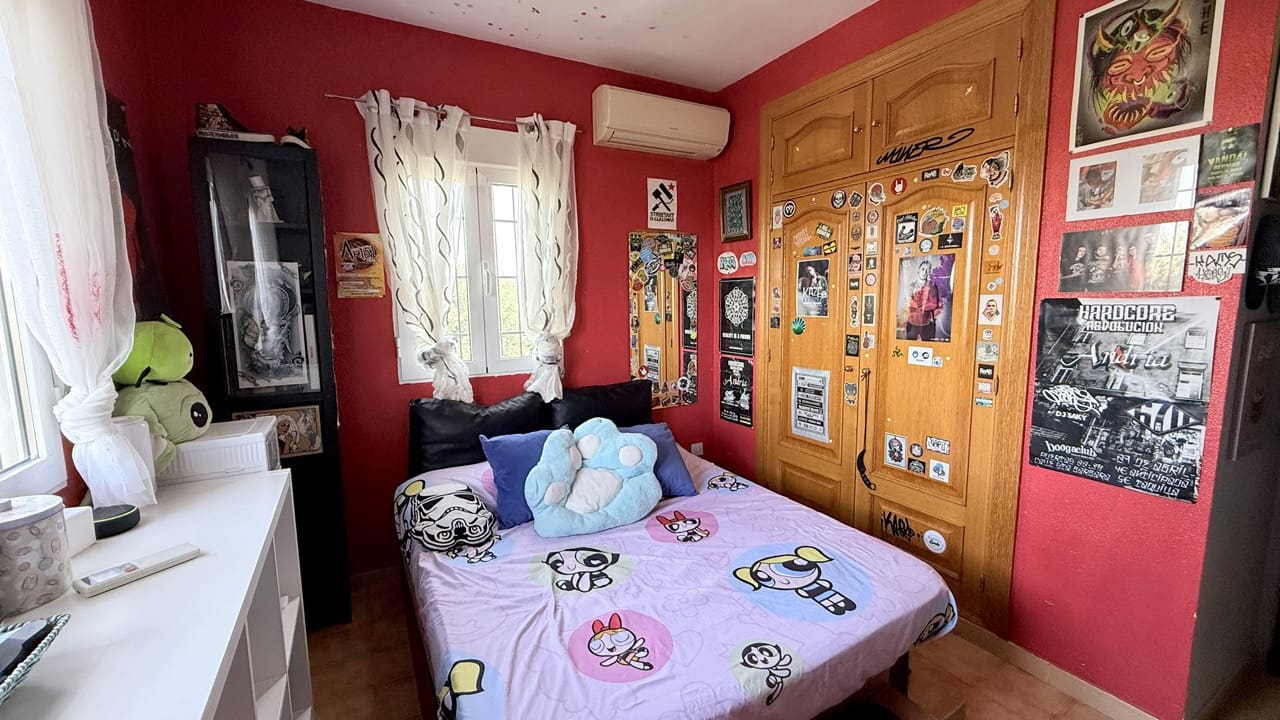 4 Zimmer Villa zu verkaufen in Las Gabias mit Pool Garage - 415.000 € (Ref: 10048429)