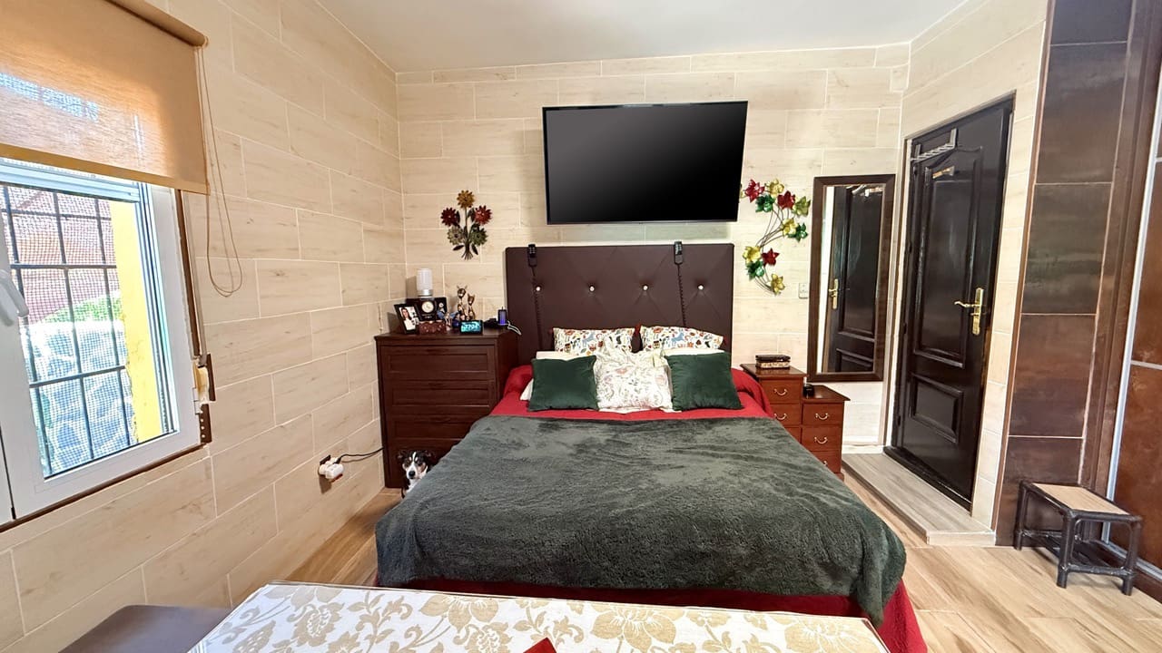 4 Zimmer Villa zu verkaufen in Las Gabias mit Pool Garage - 415.000 € (Ref: 10048429)