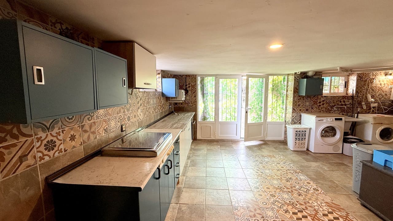 4 Zimmer Villa zu verkaufen in Las Gabias mit Pool Garage - 415.000 € (Ref: 10048429)