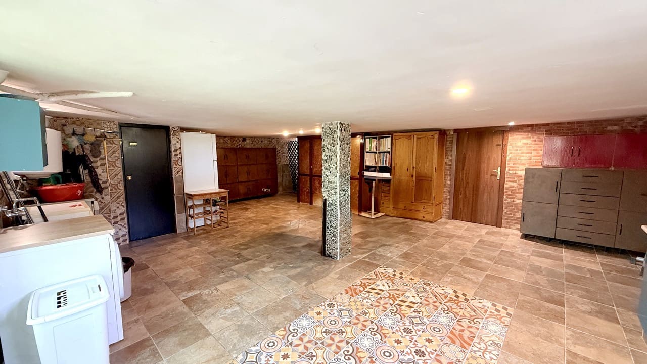 4 Zimmer Villa zu verkaufen in Las Gabias mit Pool Garage - 415.000 € (Ref: 10048429)