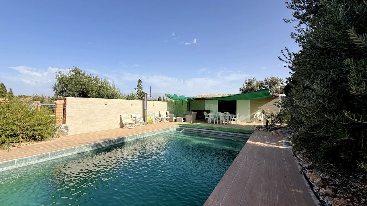 4 Zimmer Villa zu verkaufen in Las Gabias mit Pool Garage - 415.000 € (Ref: 10048429)