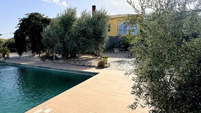 4 Zimmer Villa zu verkaufen in Las Gabias mit Pool Garage - 415.000 € (Ref: 10048429)