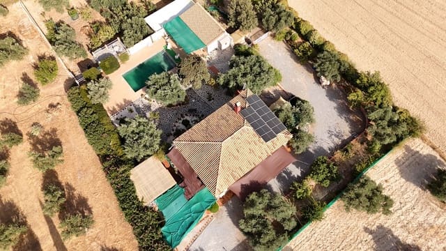 4 Zimmer Villa zu verkaufen in Las Gabias mit Pool Garage - 415.000 € (Ref: 10048429)