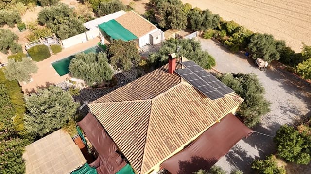 4 Zimmer Villa zu verkaufen in Las Gabias mit Pool Garage - 415.000 € (Ref: 10048429)