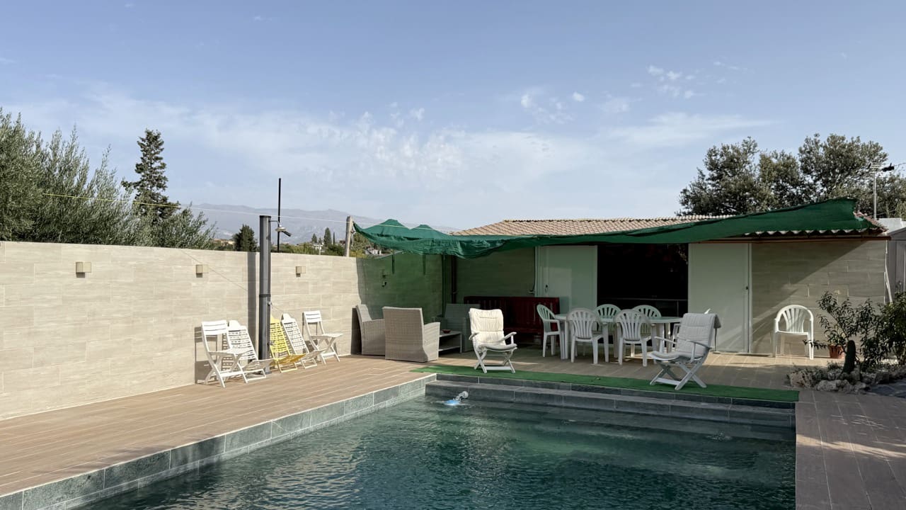 4 Zimmer Villa zu verkaufen in Las Gabias mit Pool Garage - 415.000 € (Ref: 10048429)