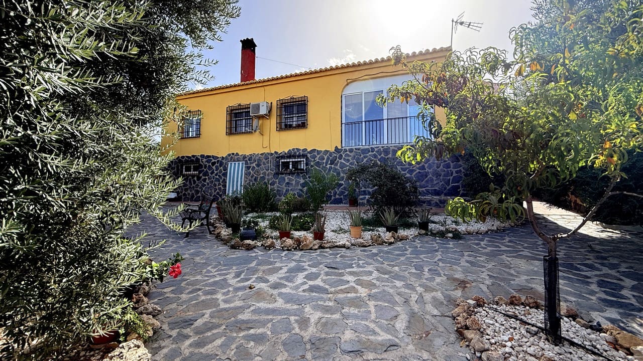 4 Zimmer Villa zu verkaufen in Las Gabias mit Pool Garage - 415.000 € (Ref: 10048429)