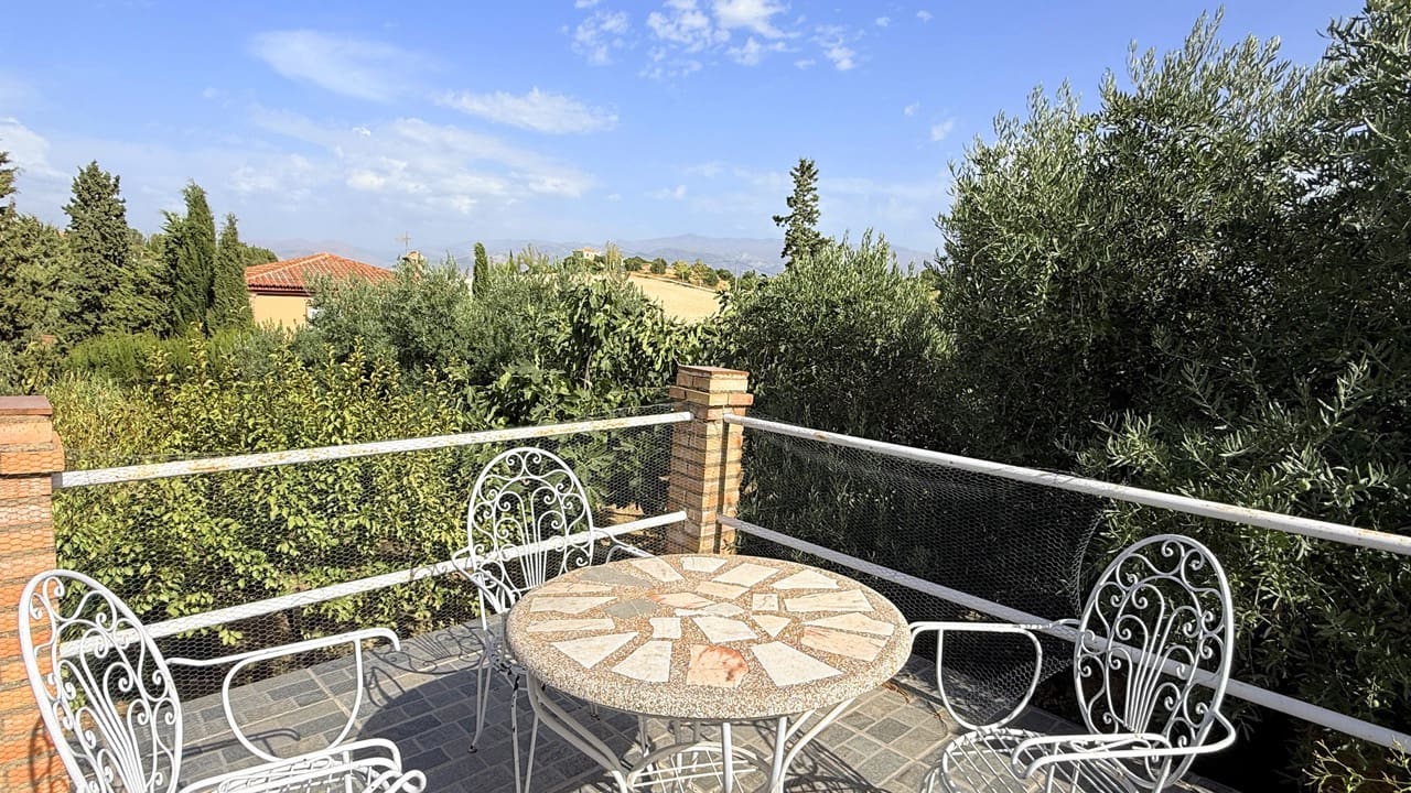 4 Zimmer Villa zu verkaufen in Las Gabias mit Pool Garage - 415.000 € (Ref: 10048429)