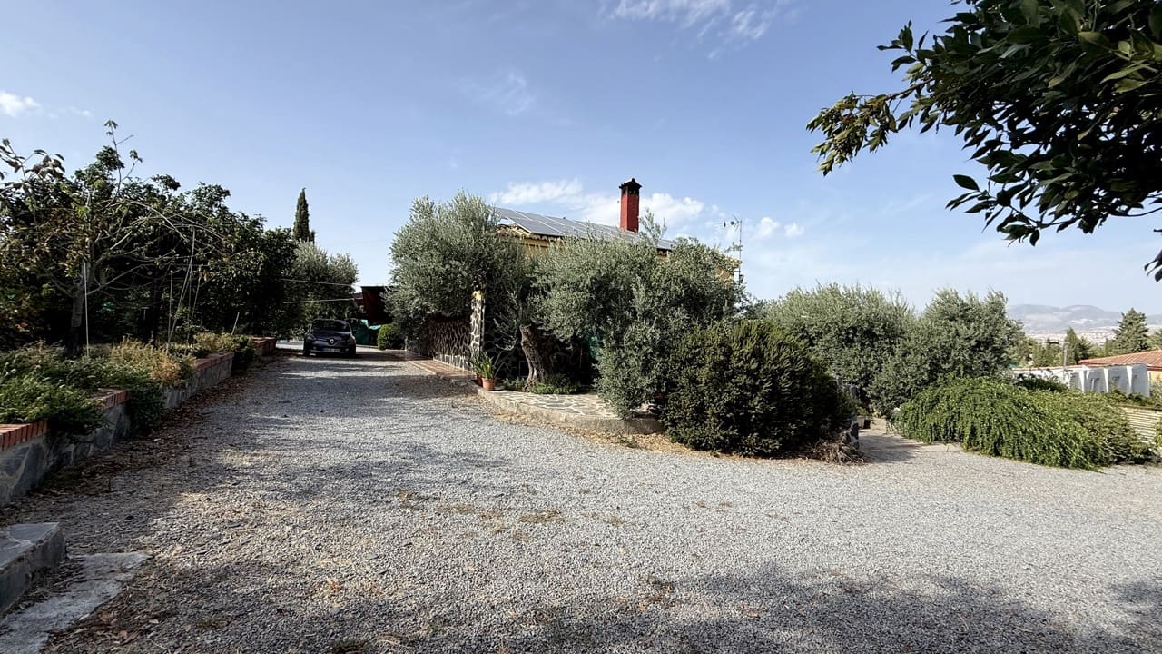 4 Zimmer Villa zu verkaufen in Las Gabias mit Pool Garage - 415.000 € (Ref: 10048429)