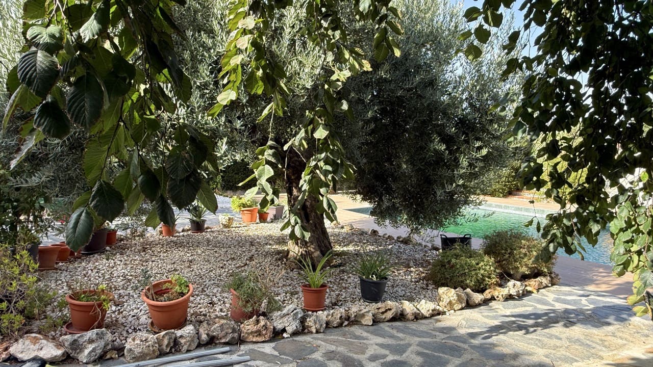 4 Zimmer Villa zu verkaufen in Las Gabias mit Pool Garage - 415.000 € (Ref: 10048429)