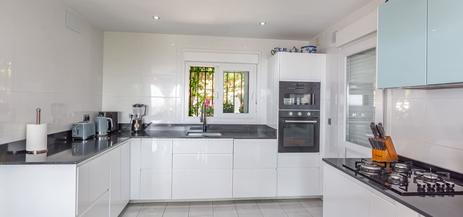 4 bedroom Villa for sale in Gualchos with pool garage - € 420,000 (Ref: 10104296)