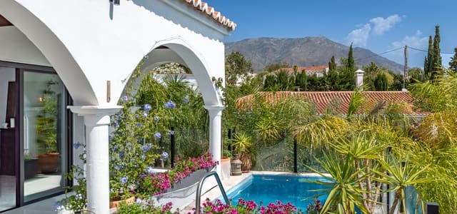 4 bedroom Villa for sale in Gualchos with pool garage - € 420,000 (Ref: 10104296)