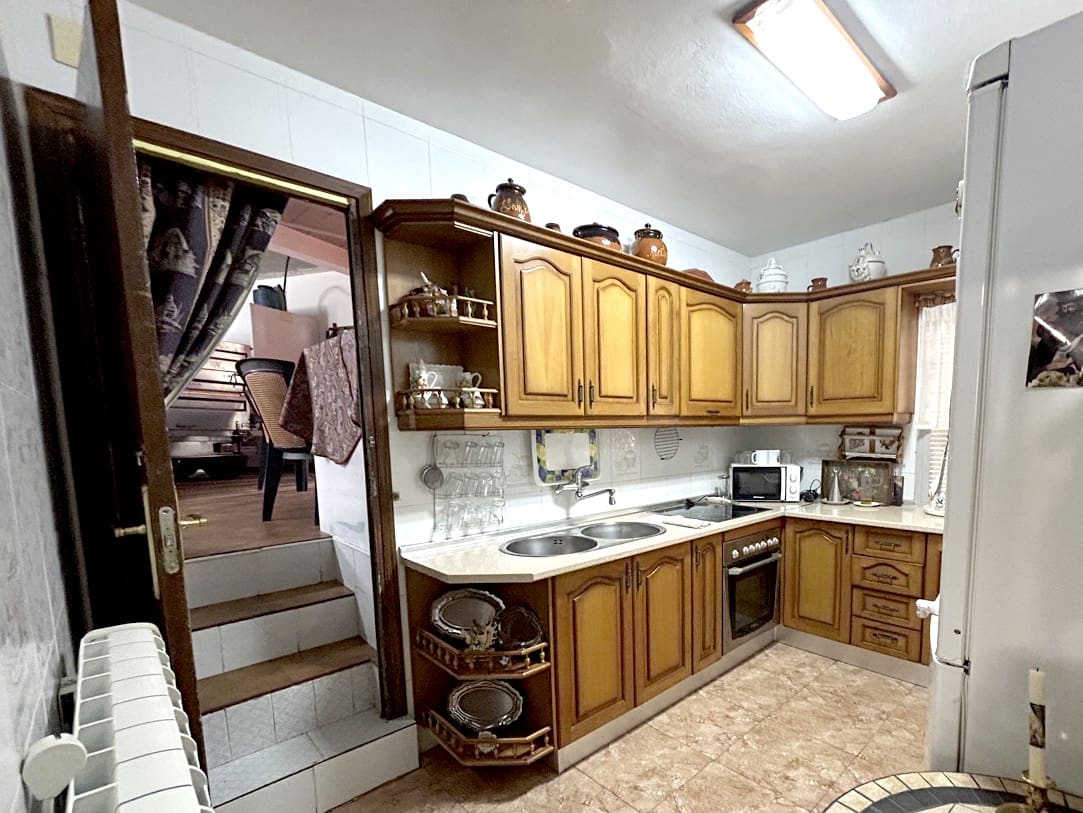 5 soveværelse Byhus til salg i Moclin med garage - € 125.000 (Ref: 8260842)