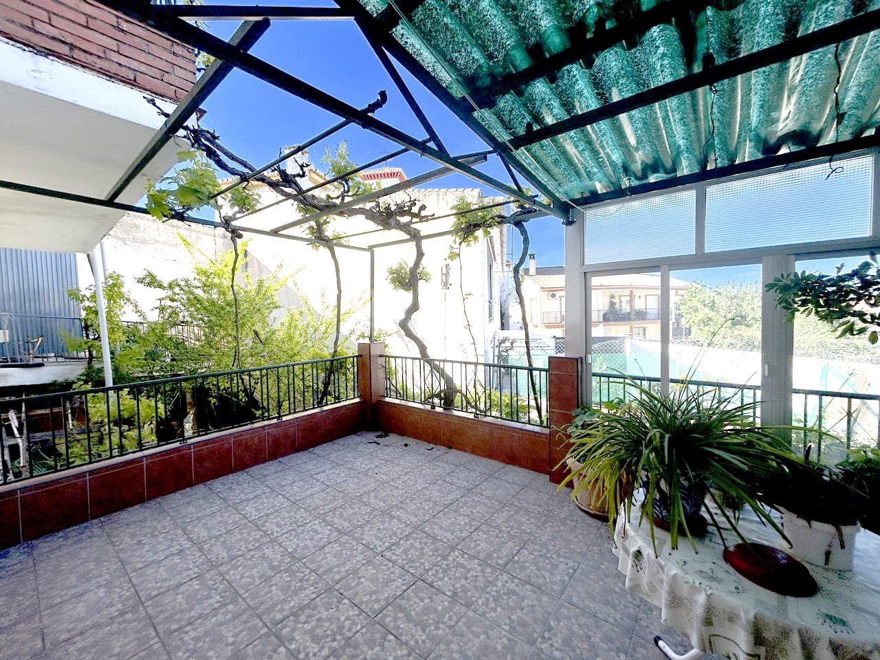 5 soveværelse Byhus til salg i Moclin med garage - € 125.000 (Ref: 8260842)