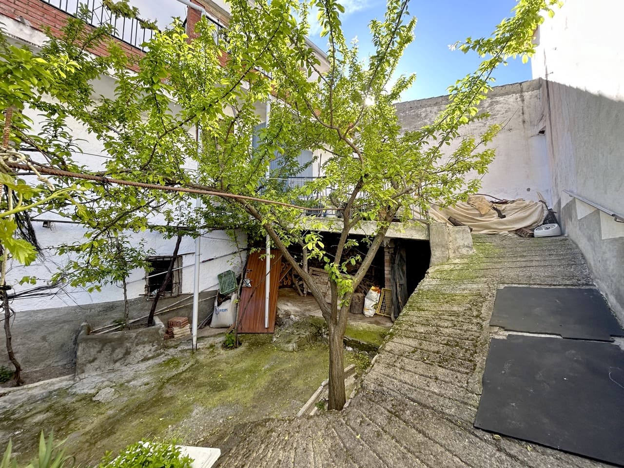 5 soveværelse Byhus til salg i Moclin med garage - € 125.000 (Ref: 8260842)