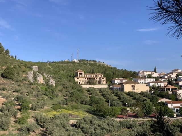 8 bedroom Hotel for sale in Moclín - € 450,000 (Ref: 8307697)