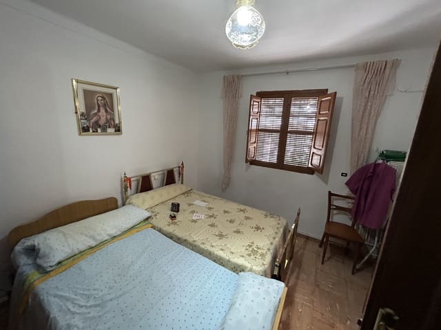 4 soveværelse Byhus til salg i Illora med garage - € 110.000 (Ref: 8446110)