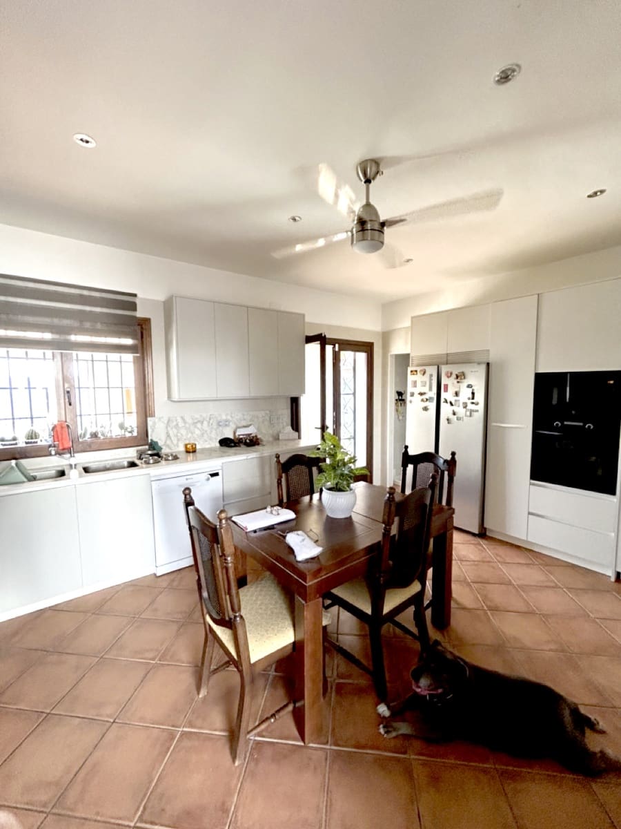 3 soverom Villa til salgs i Alcala la Real med svømmebasseng garasje - € 315 000 (Ref: 8481364)