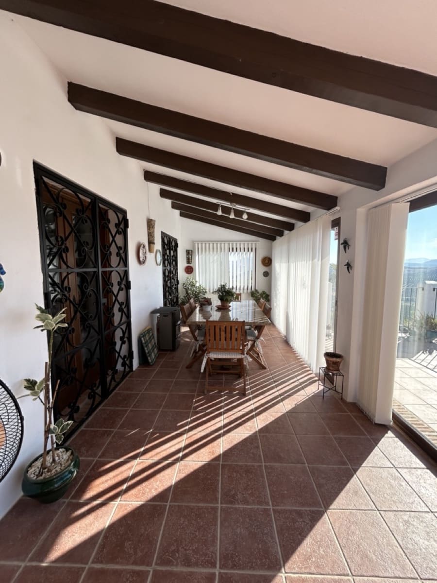 3 soverom Villa til salgs i Alcala la Real med svømmebasseng garasje - € 315 000 (Ref: 8481364)