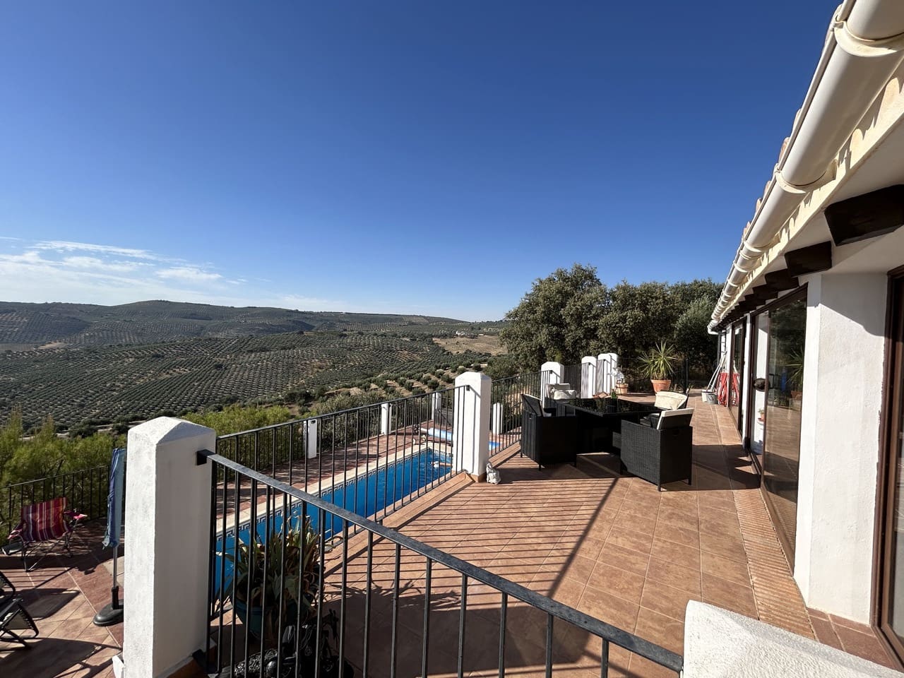 3 soverom Villa til salgs i Alcala la Real med svømmebasseng garasje - € 315 000 (Ref: 8481364)