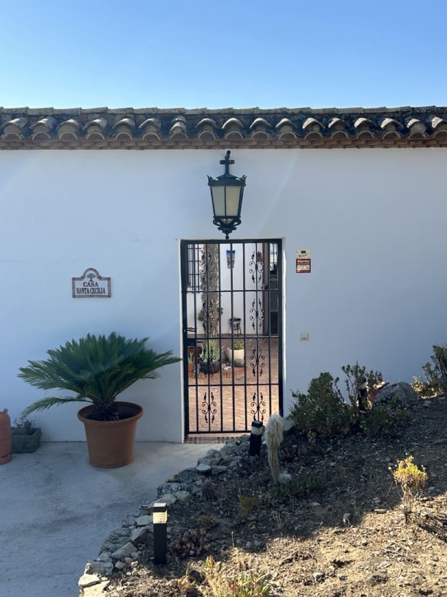 3 soverom Villa til salgs i Alcala la Real med svømmebasseng garasje - € 315 000 (Ref: 8481364)