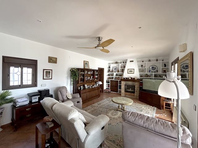 3 bedroom Villa for sale in Alcalá la Real with pool garage - € 315,000 (Ref: 8481364)