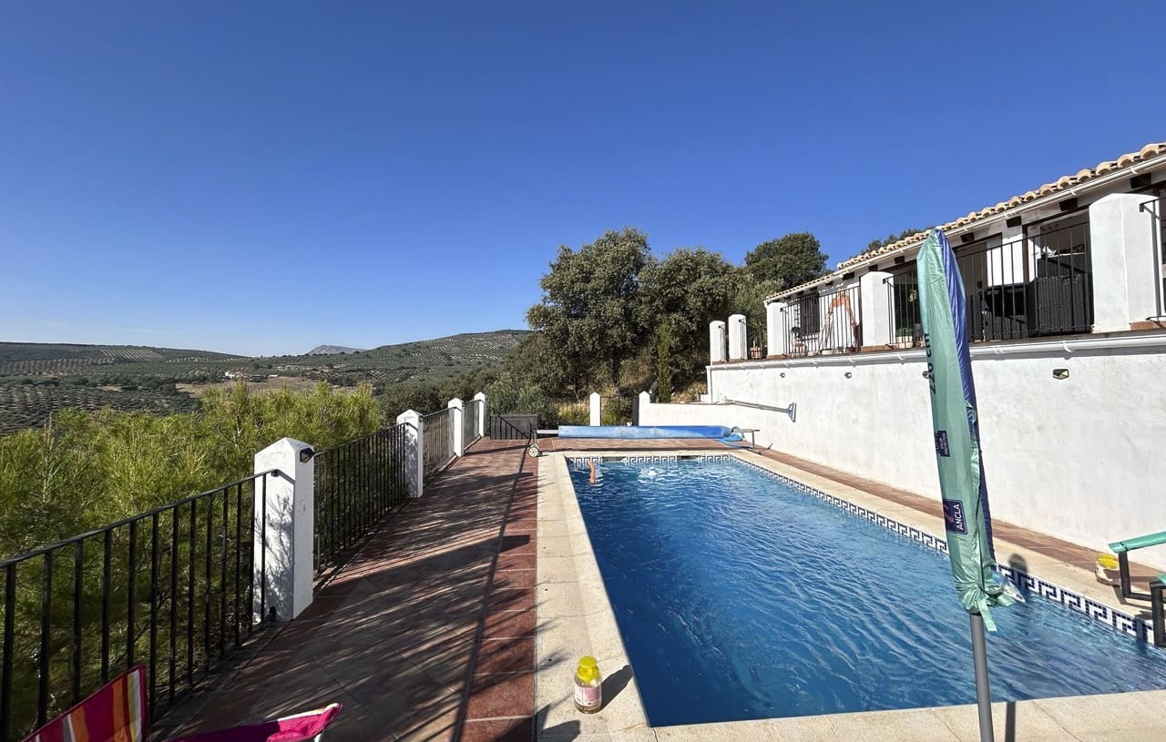 3 soverom Villa til salgs i Alcala la Real med svømmebasseng garasje - € 315 000 (Ref: 8481364)