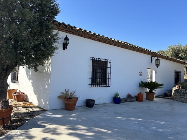 3 bedroom Villa for sale in Alcalá la Real with pool garage - € 315,000 (Ref: 8481364)