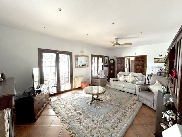 3 bedroom Villa for sale in Alcalá la Real with pool garage - € 315,000 (Ref: 8481364)