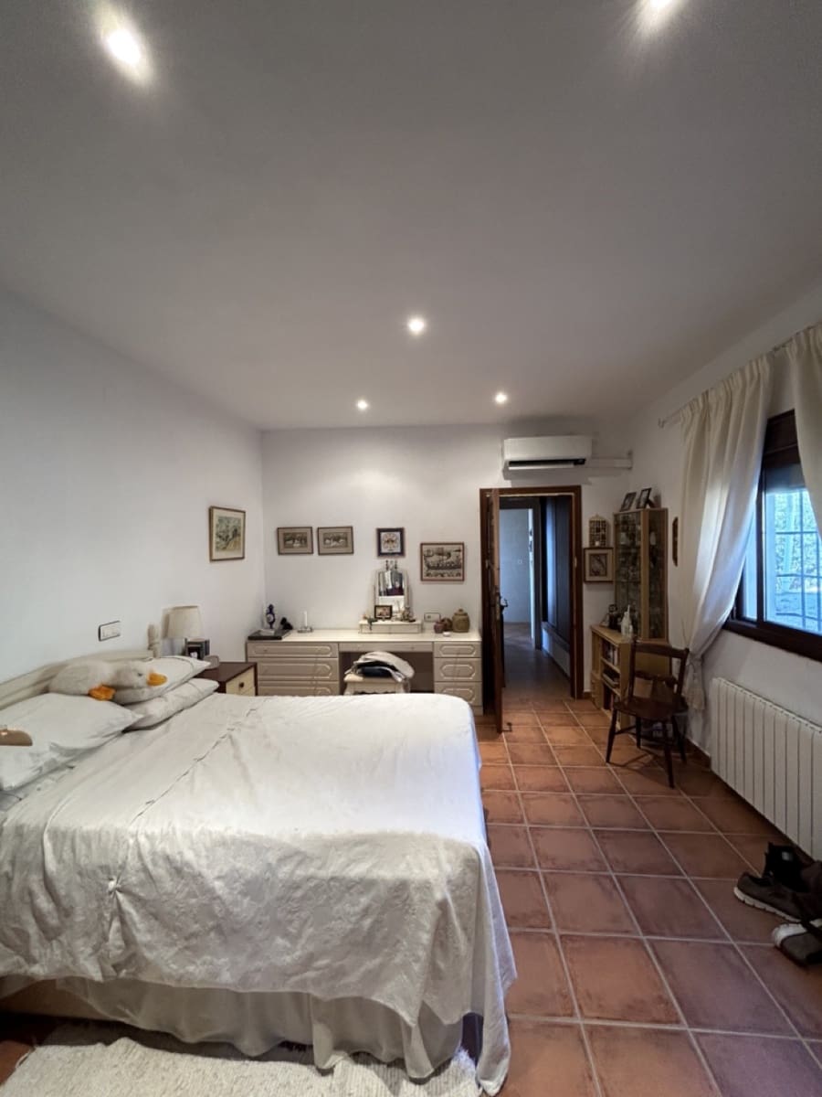 3 soverom Villa til salgs i Alcala la Real med svømmebasseng garasje - € 315 000 (Ref: 8481364)