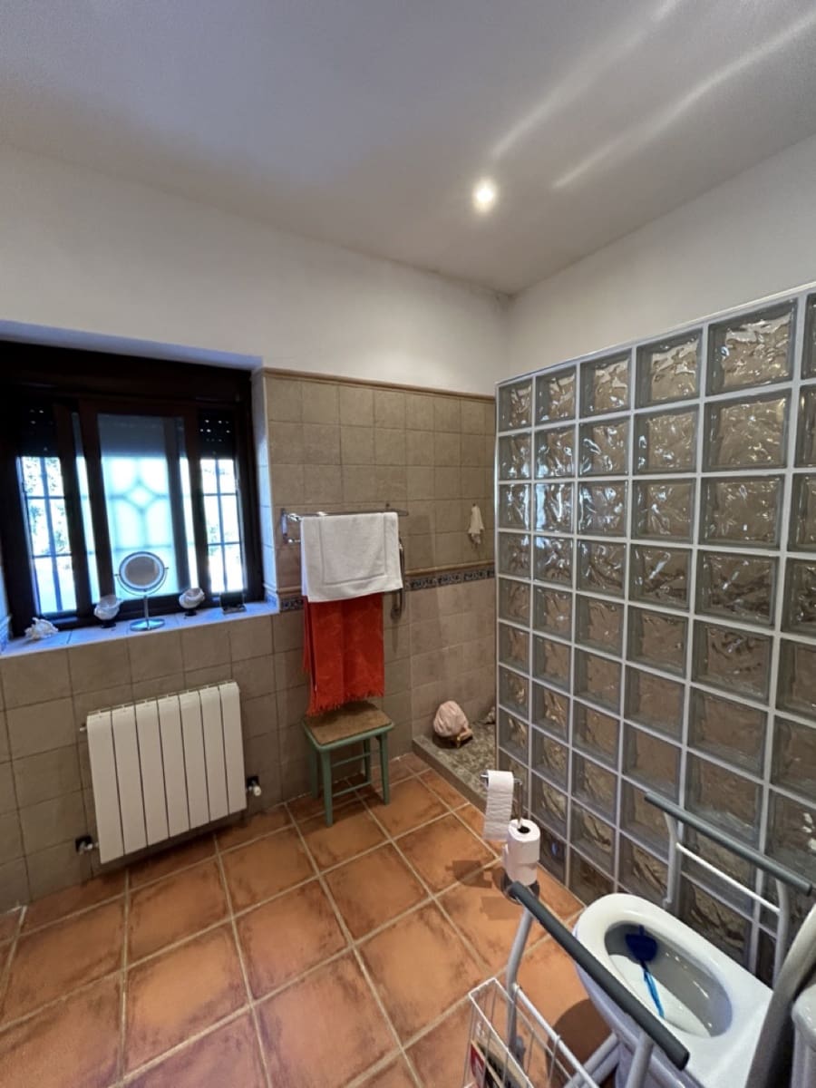 3 soverom Villa til salgs i Alcala la Real med svømmebasseng garasje - € 315 000 (Ref: 8481364)