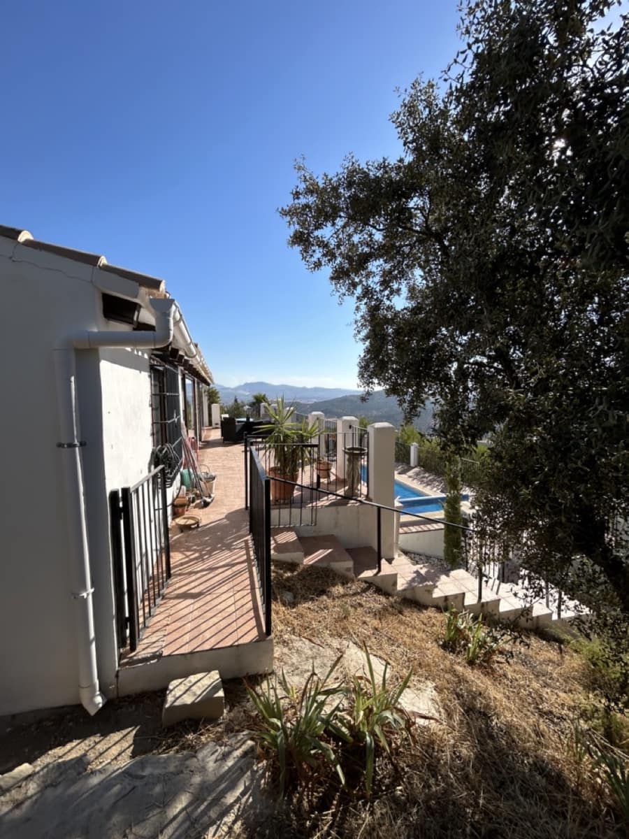 3 soverom Villa til salgs i Alcala la Real med svømmebasseng garasje - € 315 000 (Ref: 8481364)