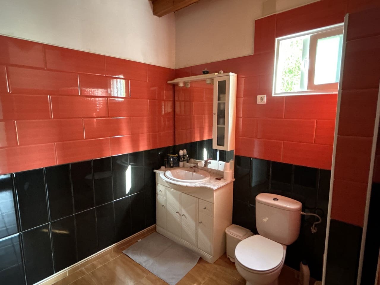 7 soveværelse Finca/Landehus til salg i Montefrio med swimmingpool garage - € 350.000 (Ref: 8493651)