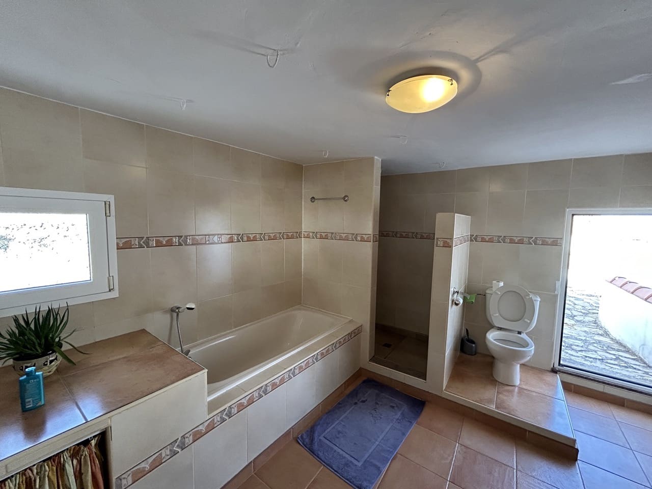 7 soveværelse Finca/Landehus til salg i Montefrio med swimmingpool garage - € 350.000 (Ref: 8493651)