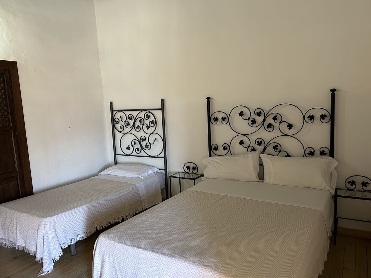 6 camera da letto Affittacamere/B & B in vendita in Moclin con piscina garage - 650.000 € (Rif: 8527329)