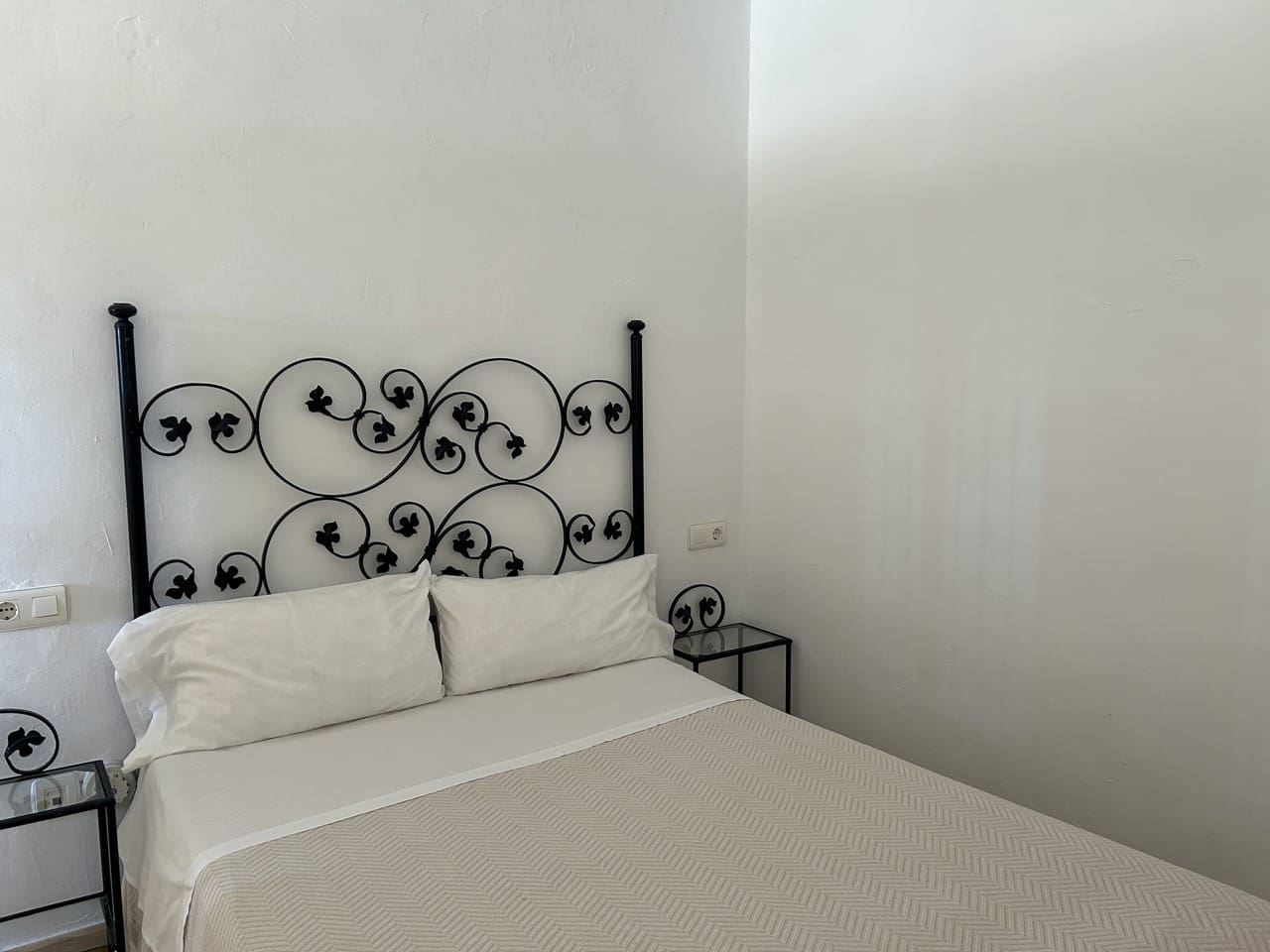 6 camera da letto Affittacamere/B & B in vendita in Moclin con piscina garage - 650.000 € (Rif: 8527329)