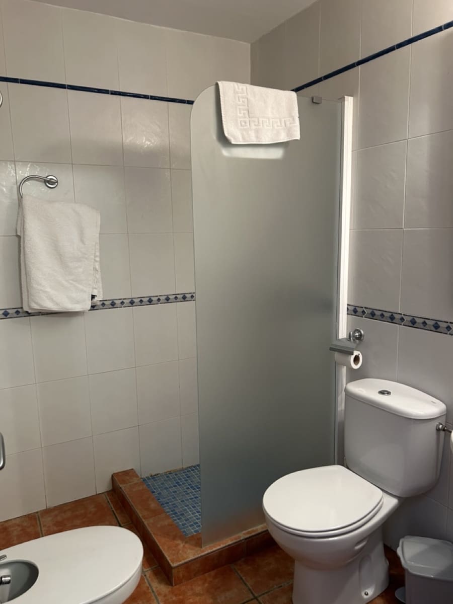 6 camera da letto Affittacamere/B & B in vendita in Moclin con piscina garage - 650.000 € (Rif: 8527329)