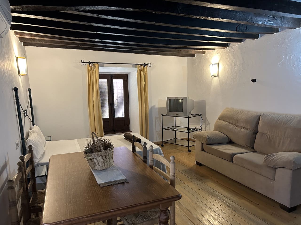 6 camera da letto Affittacamere/B & B in vendita in Moclin con piscina garage - 650.000 € (Rif: 8527329)