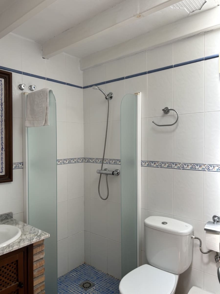 6 camera da letto Affittacamere/B & B in vendita in Moclin con piscina garage - 650.000 € (Rif: 8527329)