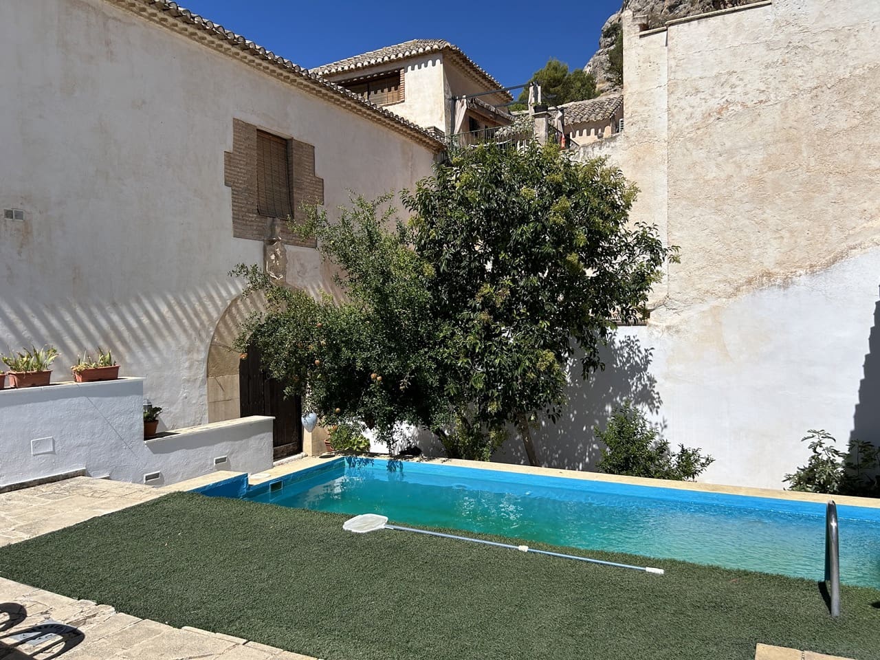 6 camera da letto Affittacamere/B & B in vendita in Moclin con piscina garage - 650.000 € (Rif: 8527329)