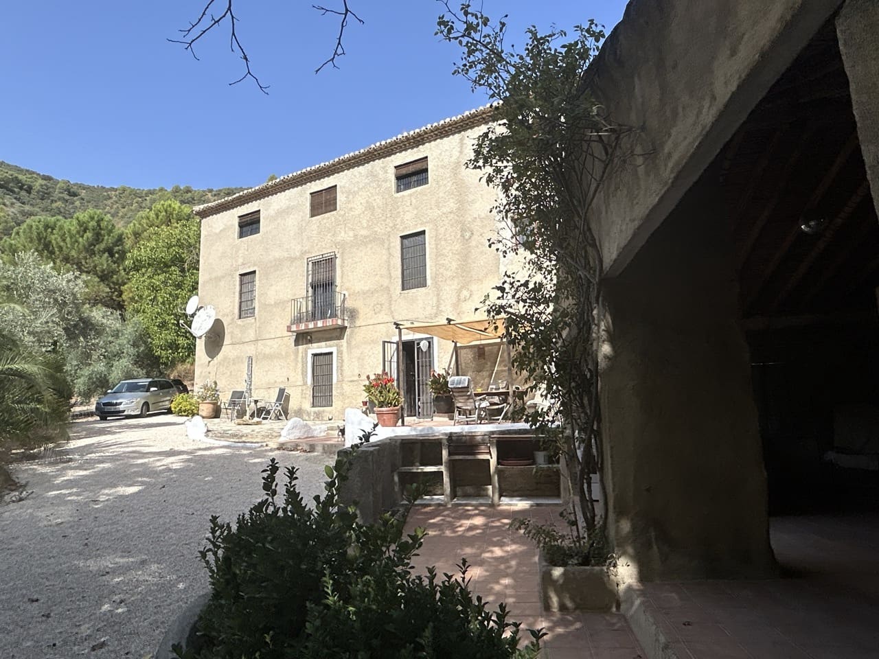 9 soveværelse Finca/Landehus til salg i Montefrio med swimmingpool garage - € 600.000 (Ref: 8537283)