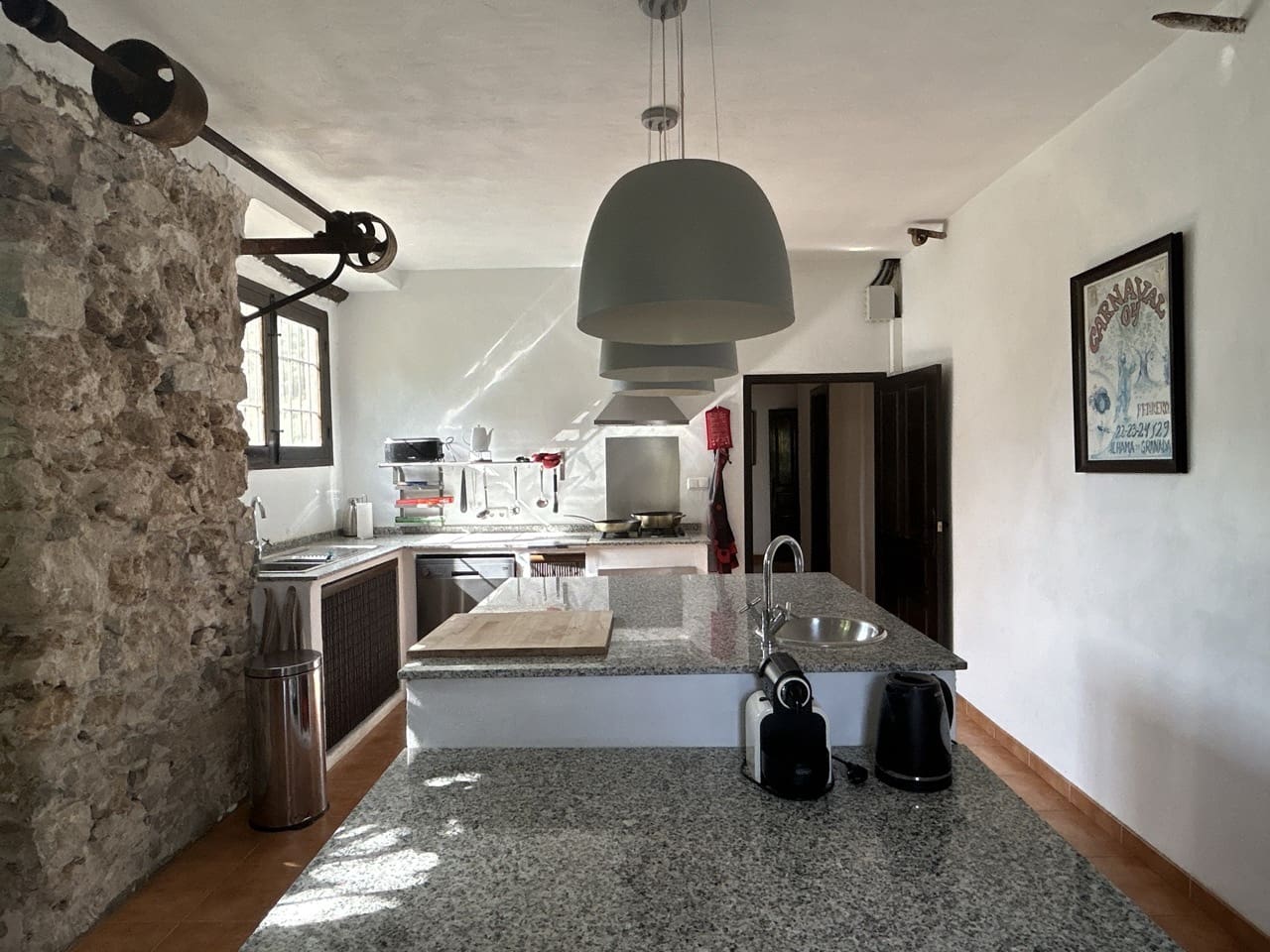 9 soveværelse Finca/Landehus til salg i Montefrio med swimmingpool garage - € 600.000 (Ref: 8537283)