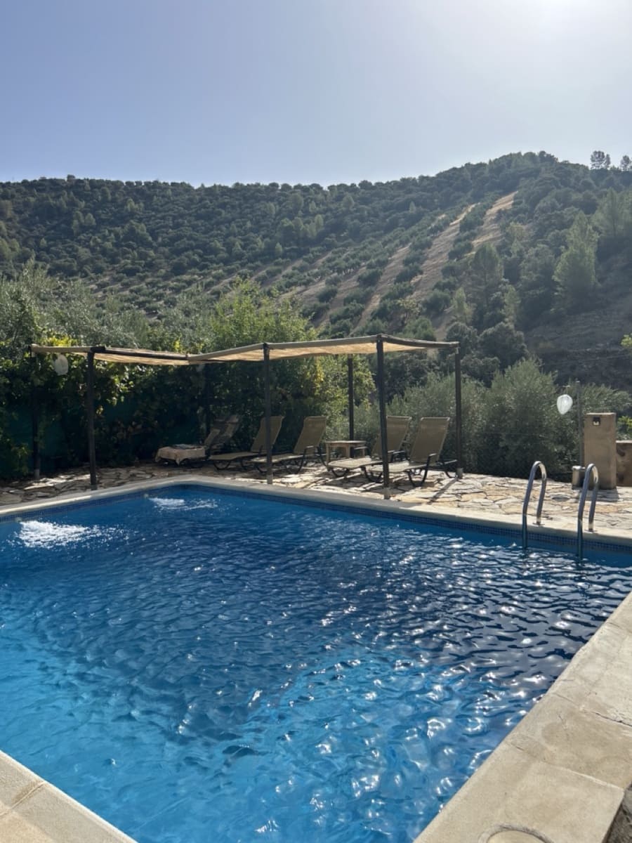 9 soveværelse Finca/Landehus til salg i Montefrio med swimmingpool garage - € 600.000 (Ref: 8537283)