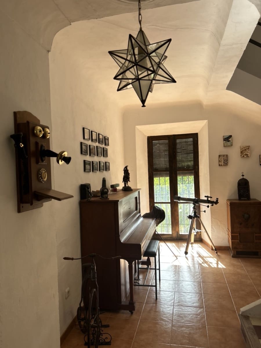 9 soveværelse Finca/Landehus til salg i Montefrio med swimmingpool garage - € 600.000 (Ref: 8537283)