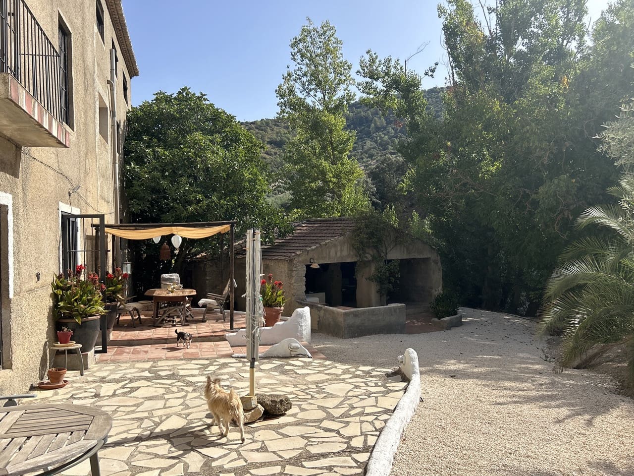 9 soveværelse Finca/Landehus til salg i Montefrio med swimmingpool garage - € 600.000 (Ref: 8537283)