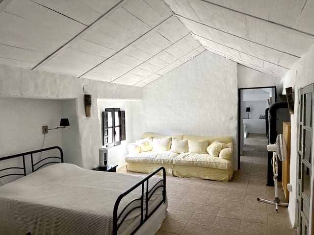 9 bedroom Finca/Country House for sale in Montefrío with pool garage - € 600,000 (Ref: 8537283)