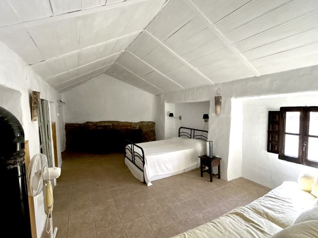 9 bedroom Finca/Country House for sale in Montefrío with pool garage - € 600,000 (Ref: 8537283)