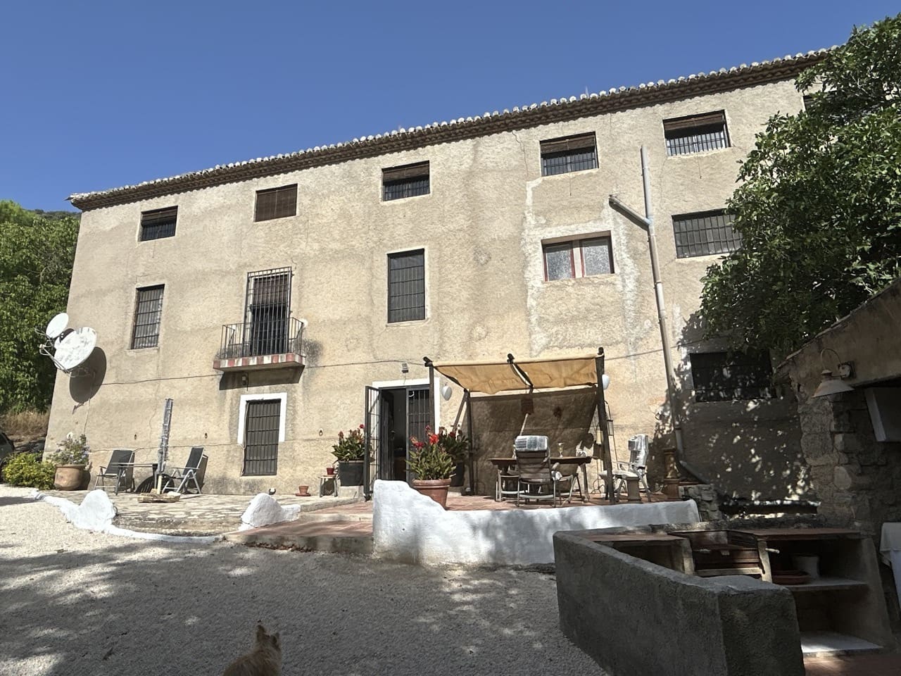 9 soveværelse Finca/Landehus til salg i Montefrio med swimmingpool garage - € 600.000 (Ref: 8537283)