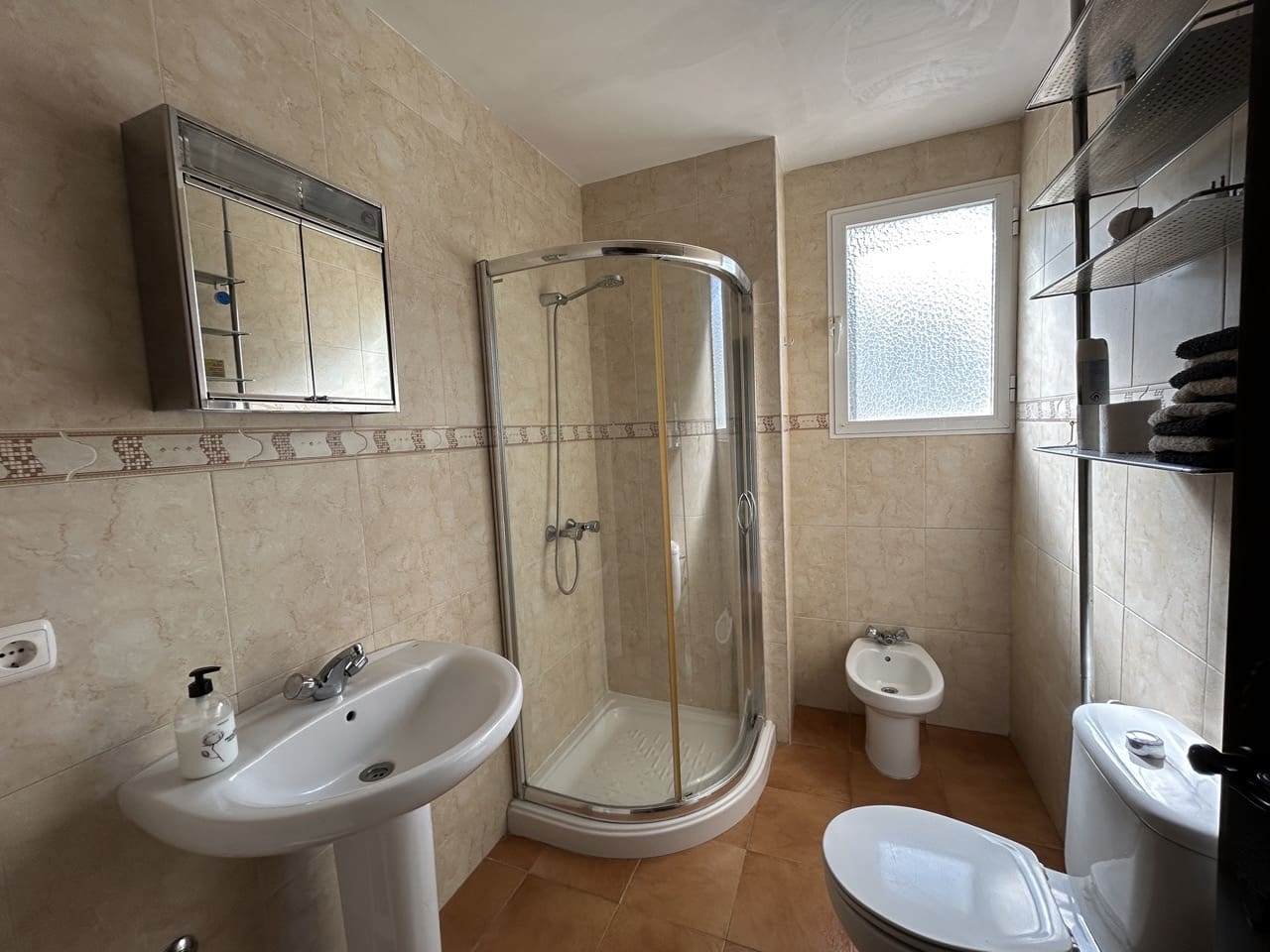 9 soveværelse Finca/Landehus til salg i Montefrio med swimmingpool garage - € 600.000 (Ref: 8537283)